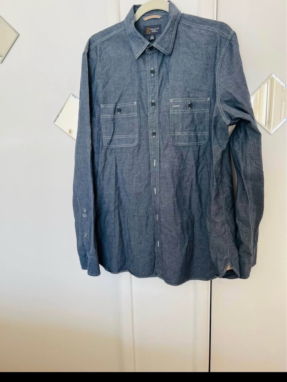 Wallin & Bro
Gray  down Button men’s shirt  size large
100% cotton
